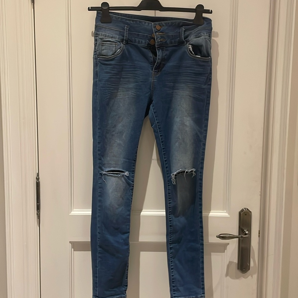 Ibiza Ultra high waist better booty distressed jeans LJ
